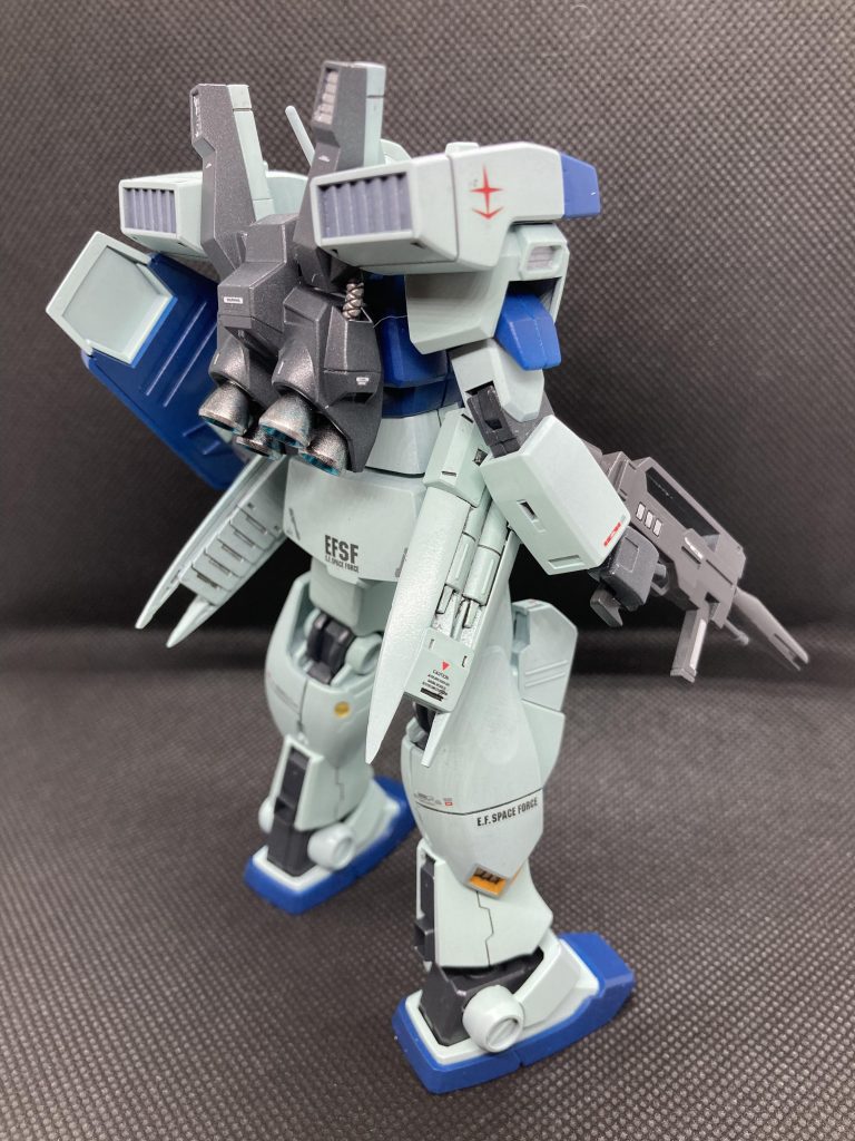 腰部横のミサイル部分頑張って尖らせたのに倒れて折れてしまいしました。心も折れたのでこのままで・・・いつか直そう