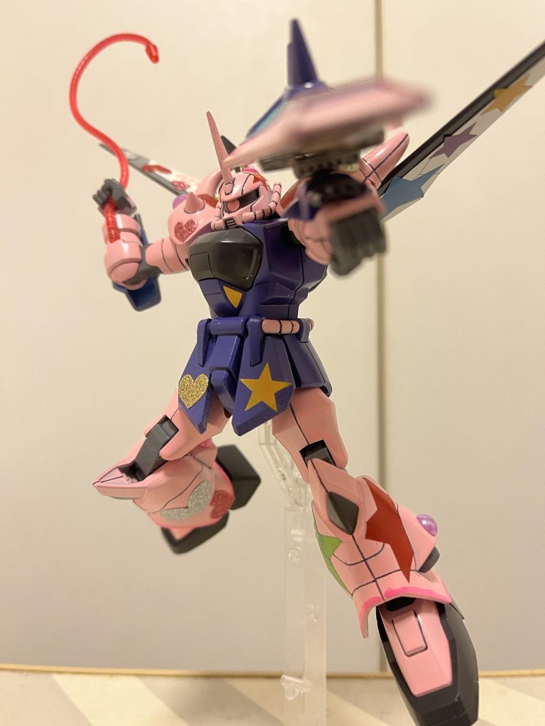 で、気が付いたらこんなことにw塗装ムラやハゲを隠すために、ガンマカのピンクでラインを引いたりもしてたら、もう引き返せない感じに、、