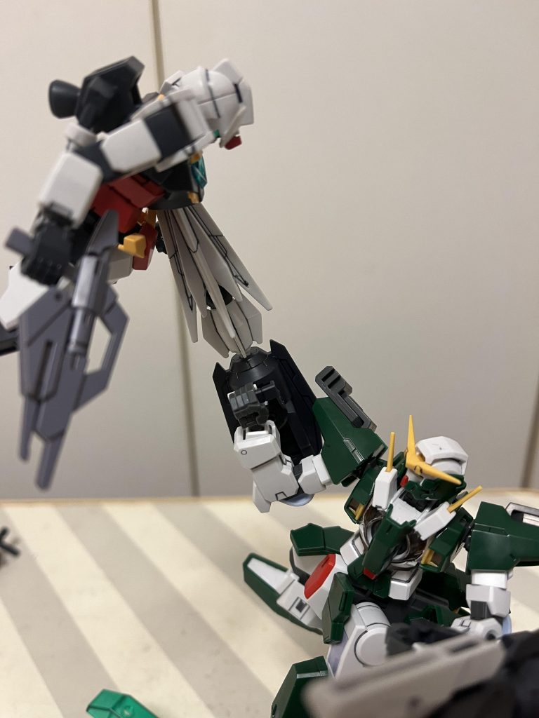 狙い撃てないんでね、圧倒させて貰うぜ!!