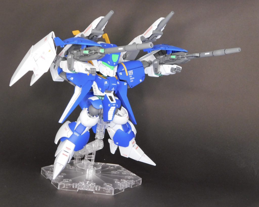 カスタム2号機と言えばこの構えです。高速巡航モードの変形はオミットしてしまいました。以下製作内容になります。