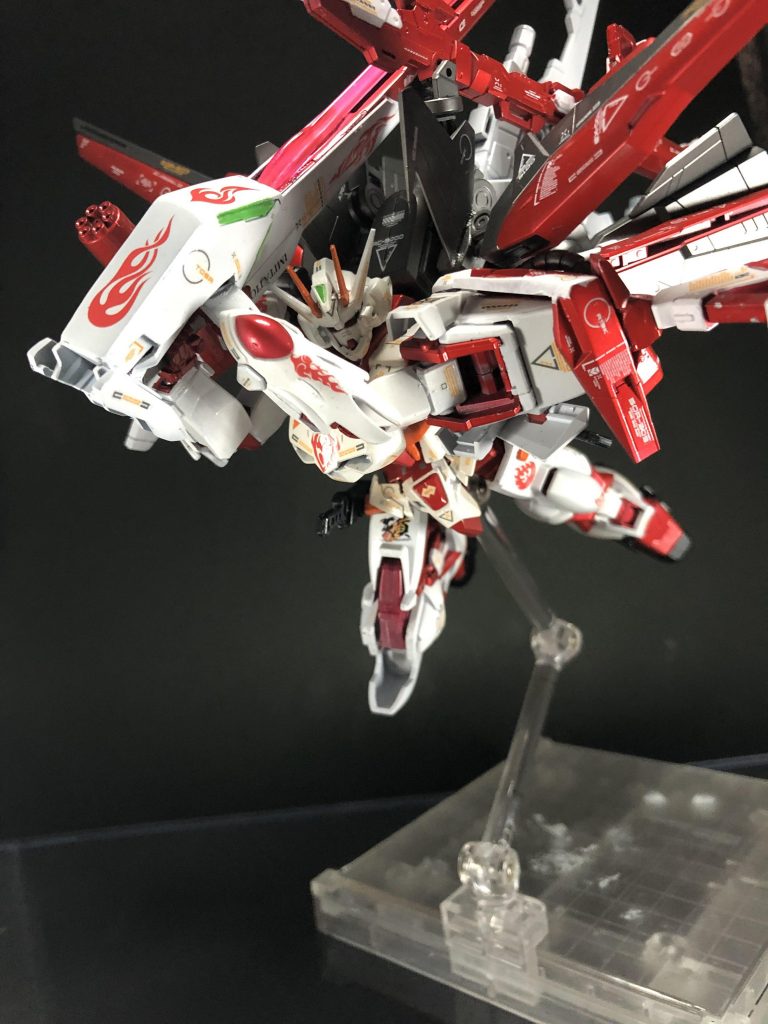 ごついボディなのでこういう突っ込むシーンがまぁ似合う似合う…