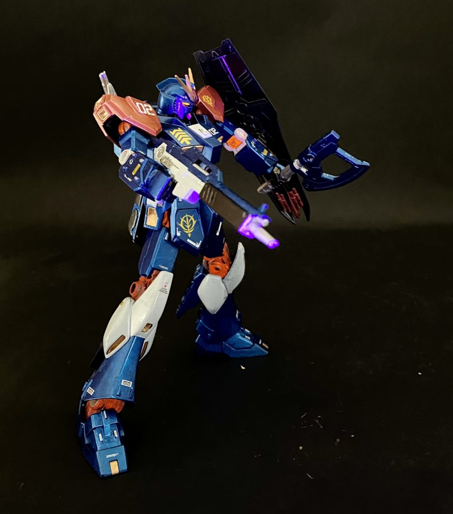 このカラーリングだと目を赤にしたのは正解だと思います。