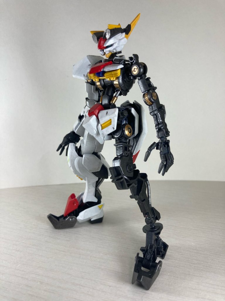 ガンダムフレームは足先以外はそのまま使用し換装できるようにしました。装甲はケンブの使える部分をできるだけで違和感なく配置しました。