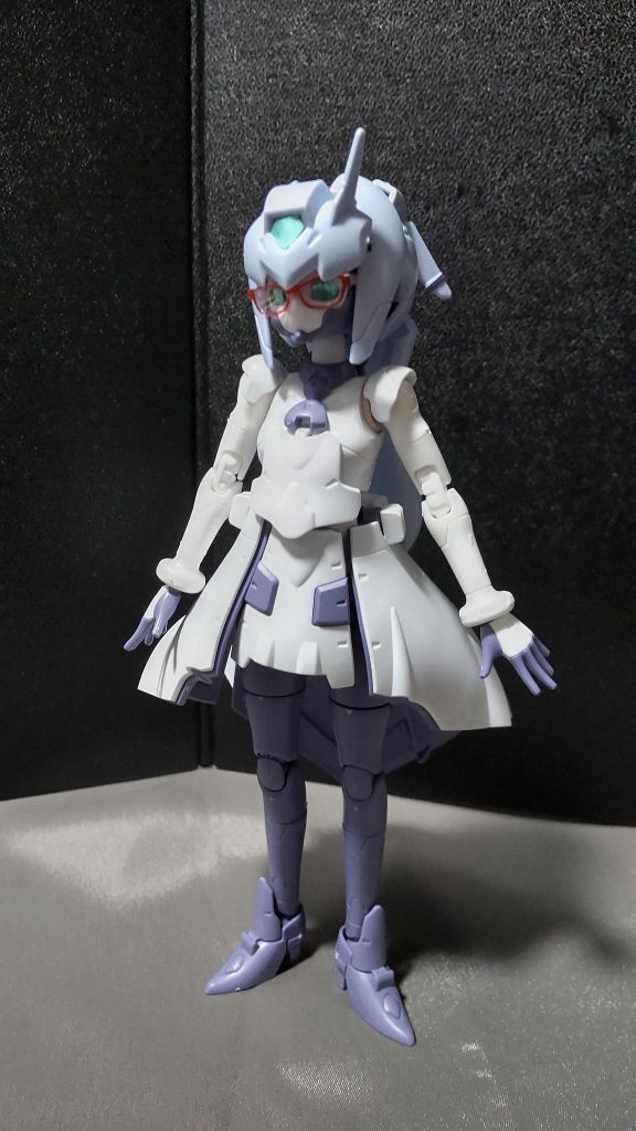 メカモードでもメガネは外しません。
