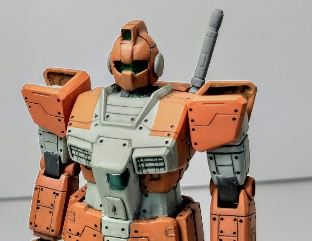 ジムトレーナーの独特の頭部の形状を維持しつつ私の作風で小顔化しました。