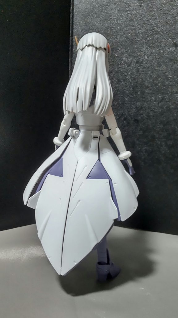 リアビューこうしてみると髪の長いお嬢さんって感じですね。