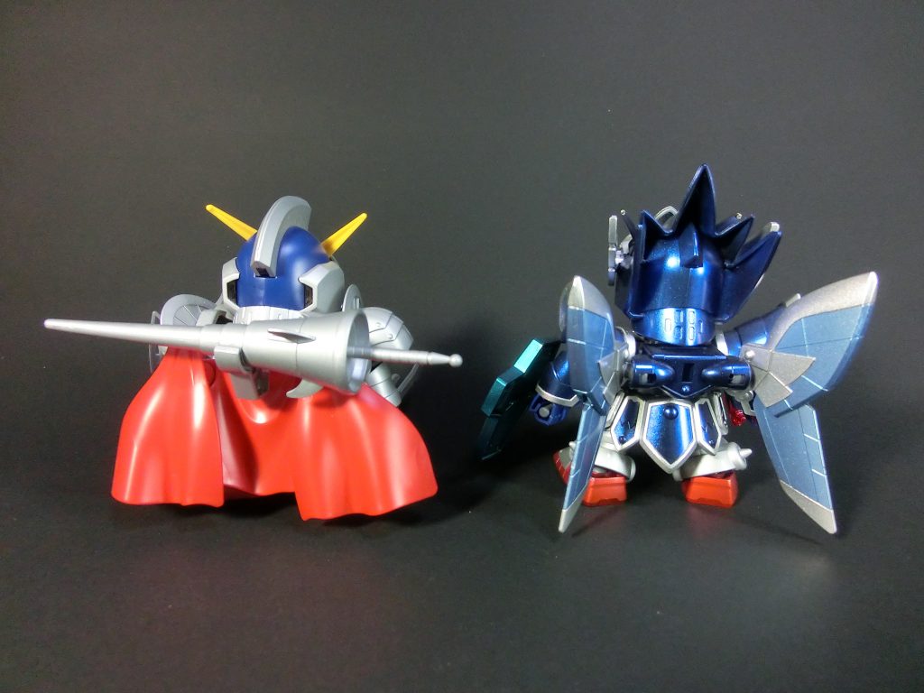 背後本体の銀　シルバー（クレオス）黄　ガンダムカラーMSイエロー（クレオス）赤　ブライトレッド（ガイアノーツ）青　良い色だったので成型色そのまま神器の銀　スターブライトシルバー（ガイアノーツ）神器の濃い青　クリスタルカラーサファイアブルー（クレオス）神器の薄い青　スターブライトシルバー＋色ノ源シアン極少（クレオス）神器の緑　クリスタルカラーターコイズグリーン（クレオス）フルアーマー騎士のつま先等の赤　メタリックレッド（クレオス）炎の剣やメッキは綺麗だったのでそのまま