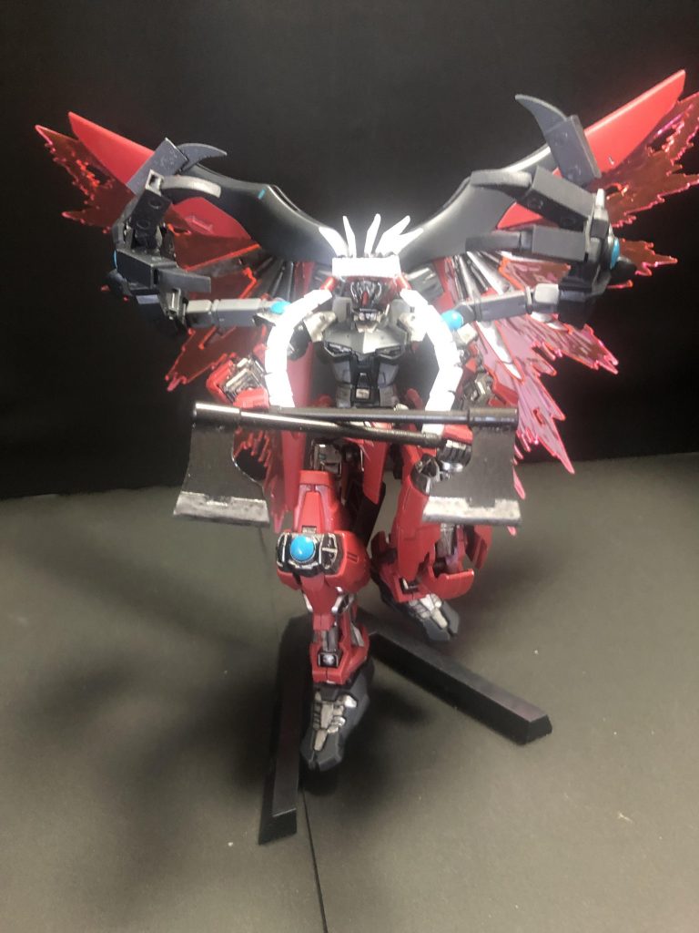 フル展開です。サブアームは鳥の爪をイメージして可動できるようにしました。デスティニーのウイングはそのままビーム展開が可能です。