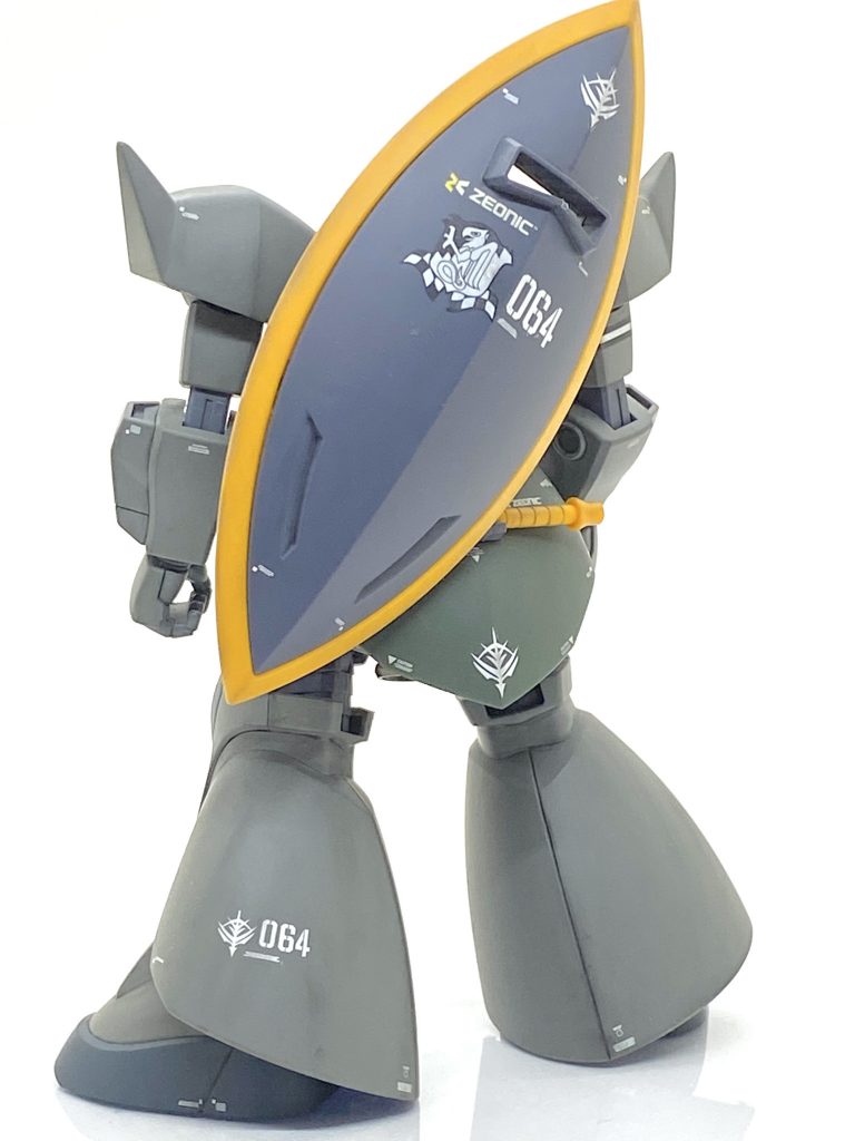 塗装箇所とカラーレシピシールド裏、指、首周辺等のメカ部→(クレオス)ニュートラルグレースカート内部、太腿部のバーニア→(クレオス)黒鉄色ビームライフル先端→(ガイア)フレームメタリック(2)