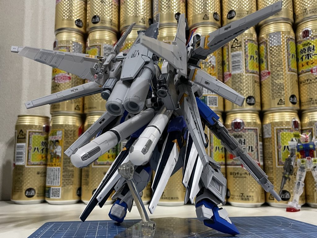 このシルエットに決まったのが10月…パーツの多さに心バキバキになりながらやっと完成。本当に長かった…でも一番好きな機体なのでやりたいこと全部詰め込めてよかったです！今日はハイボール飲みます☺️