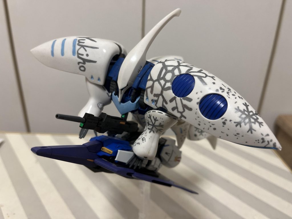 プルキュベは持ってないので、普通のキュベレイで。塗装とか模様は気にしないでください。これしか家にHGのキュベレイはいないのです。