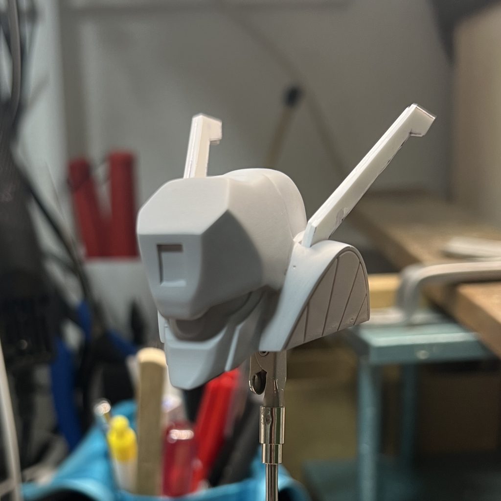 アンテナは1ミリプラ板を切って重ねて作りました。