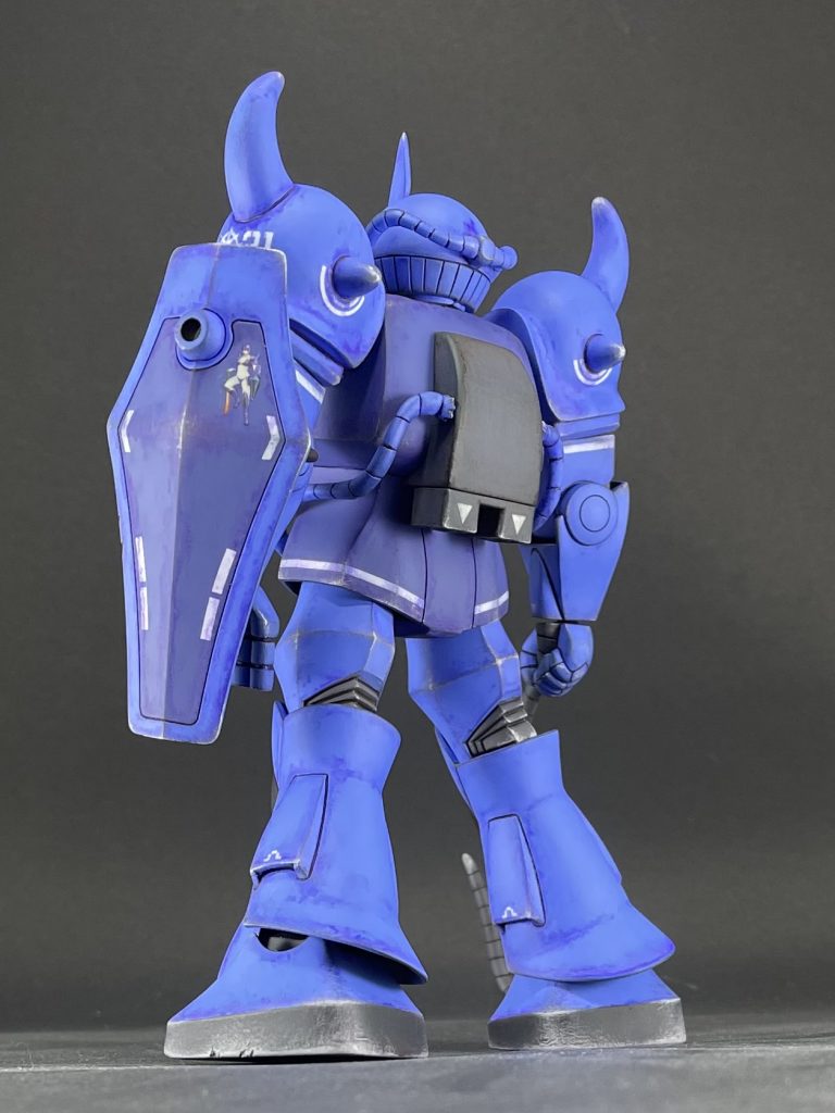 後ろからです。 S字立ちできるよう、改修しましま。盾のグフレディがお気に入りです。