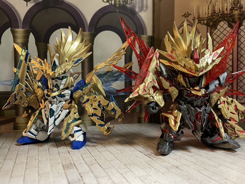 本家龍尊さんとのツーショット。諸葛亮のドラグーンと司馬懿さんのウィングが対のデザインとして秀逸です。