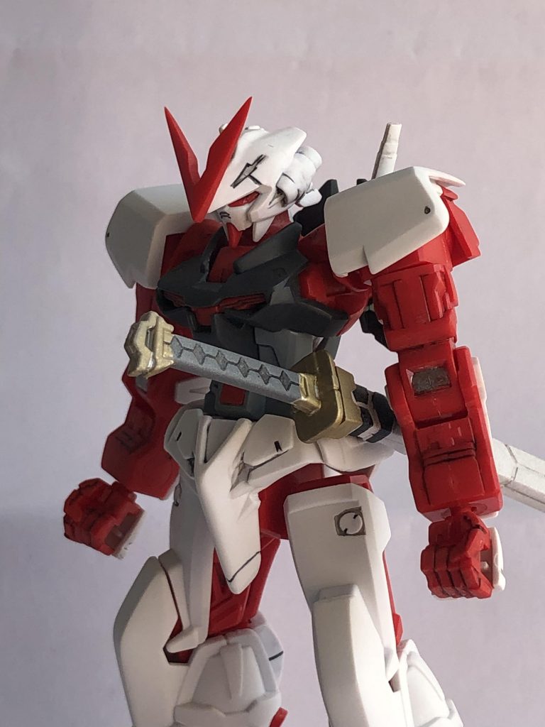 バストアップ。今回も難しい加工は、しませんでした。目立つ箇所の合わせ目消し、若干のプロポーション変更、部分塗装、墨入れ、艶消し仕上げなどを行いました。ただ、元々がリサイクルショップで購入(500円で購入!)した組み立て済キットであり、塗装した箇所や、バリ取りなどを改修していく作業が大変でした。