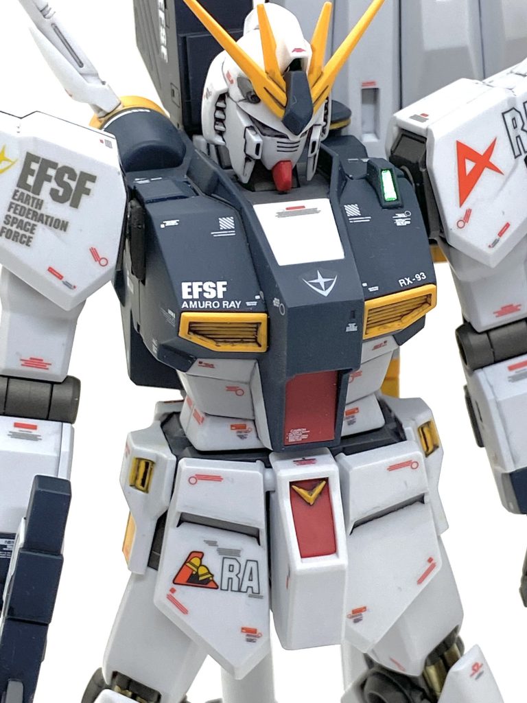 アップで見ましてもそれなりに強そうに見えて、モールドを彫り直したので手は掛かりましたが完成して本当に良かったです。HI-νガンダムを作る際も手を入れて作りたいです。