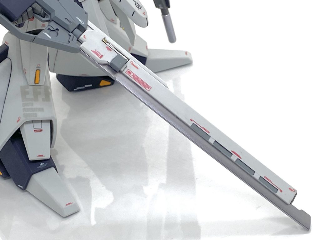 ヒートブレイド部は刀を意識してメタリックで塗りました。