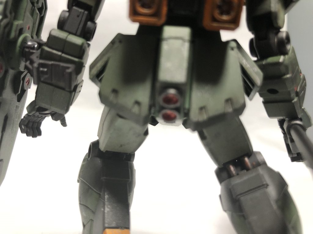 バーニア内部もシルバーからレッドで塗装。