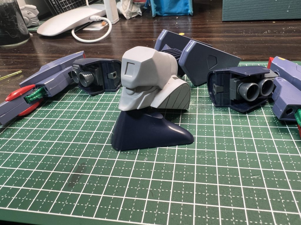 3Dプリンターで出力後、積層痕を磨きサフを吹きました。