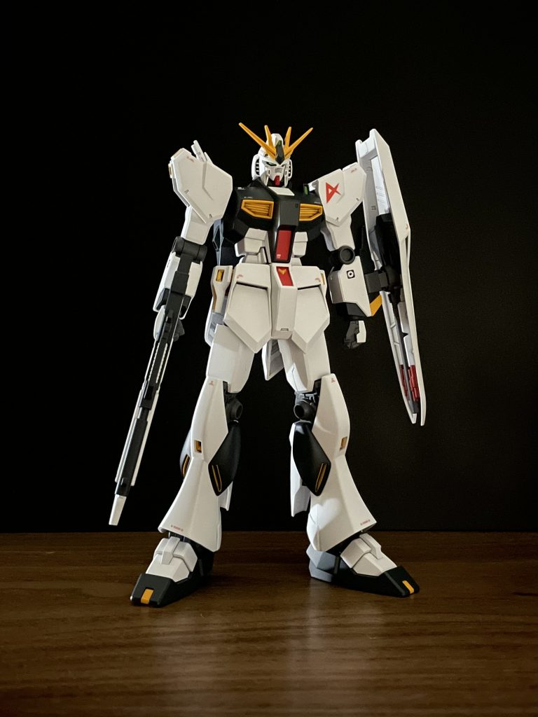 νガンダムは配色も落ち着いてて、大人になったアムロのガンダムという感じがイイですね。