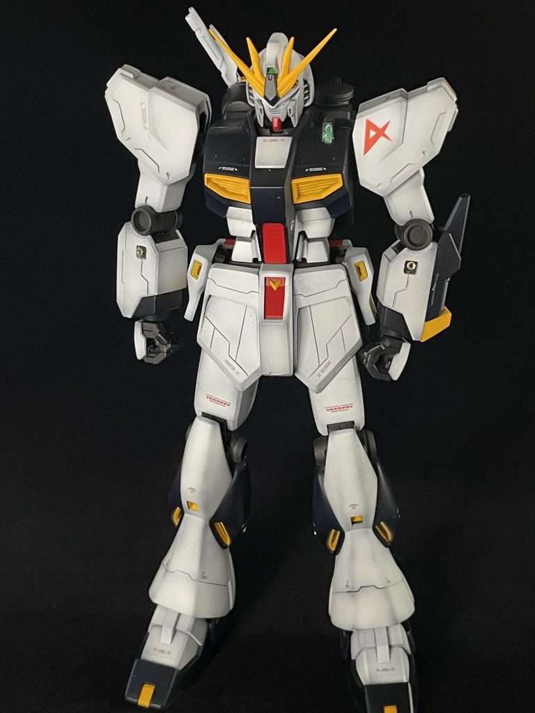 武器無しで正面。アンテナのシャープ化はやりすぎない程度にしました。腕の〇ディティールも除去してメタルパーツに置き換え。