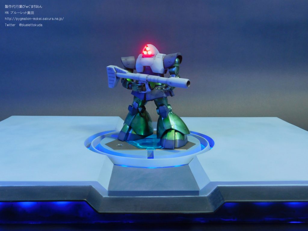 手前側のコンソールも光ります。セ○ドム、ビルドファイターズ系に出してくれても良かったのよ?(おいやめろ)