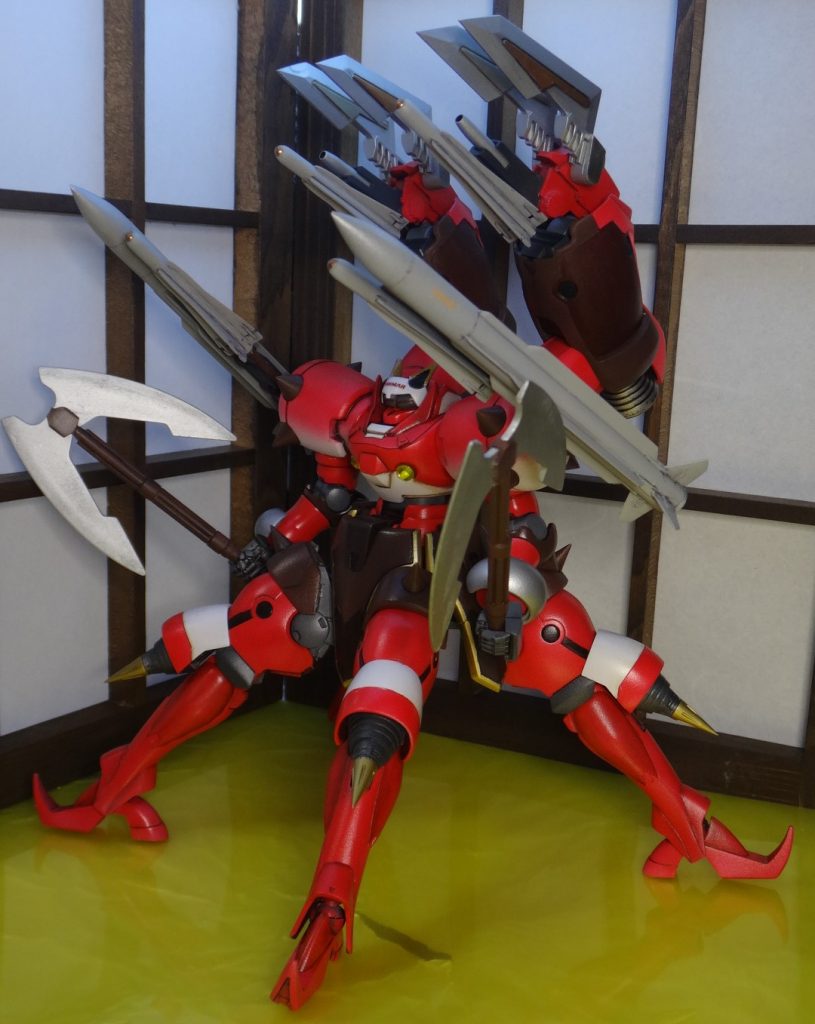 ②股関節の可動可股関節が動かんのですよ・・・・なので、あまりポーズが取れないので、脚の付け根に、「左右可動軸」&「ボールジョイント」追加うーん・・・効果はあるのかないのか・・・そもそも、バクゥとか、ゾイドとかと違い、このタイプの4本足って、どんなポーズとらせればいいんだ?カッコいいポーズが思いつかん(爆)③背中のアーム追加もともと、バックパックはデスアーミーのすねパーツなのですが、ももパーツ&関節も余剰パーツとして残ってたんで、うまく活用できないかな~と試しに、背中の軸に足をくっつけてみたら、いけるじゃんサブアームというか、4本腕になったしイメージとしては、ラファエルガンダムの上についてるアームみないな感じで改造しました。