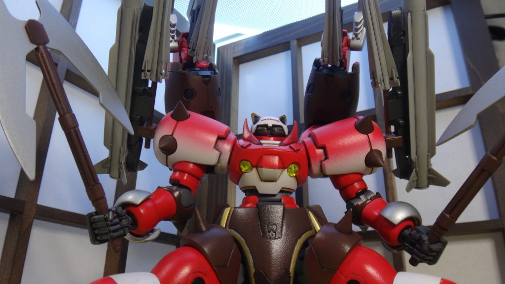 大きな改造点は、ざっくり以下の通り①ねこみみ②股関節の可動可③背中のアーム追加④ダブルトマホークブゥゥゥゥメラン!!!