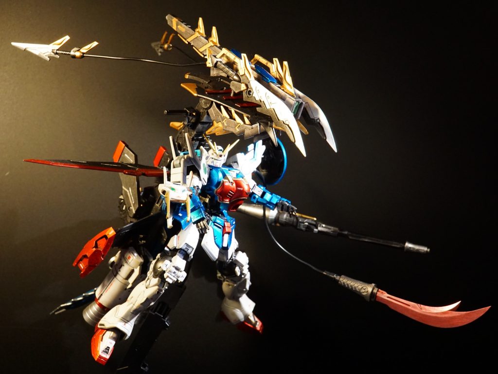 1: 高機動・射撃重視形態スローネアイン級の長距離メガランチャー、中距離テールキャノン、近接迎撃用ヒートタウヤーを装備。パーフェクトストライク的な重量級の万能感を目指しました。アルトロン(二頭龍)とは別プランのイメージが伝わったら嬉しいです😃