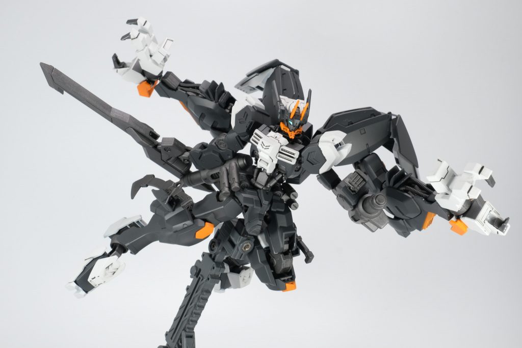 クローアームでグワシ!・・・てな感じのイメージ。アスモデウスのきゃくぶは前後逆にひっくり返しただけとなっています。