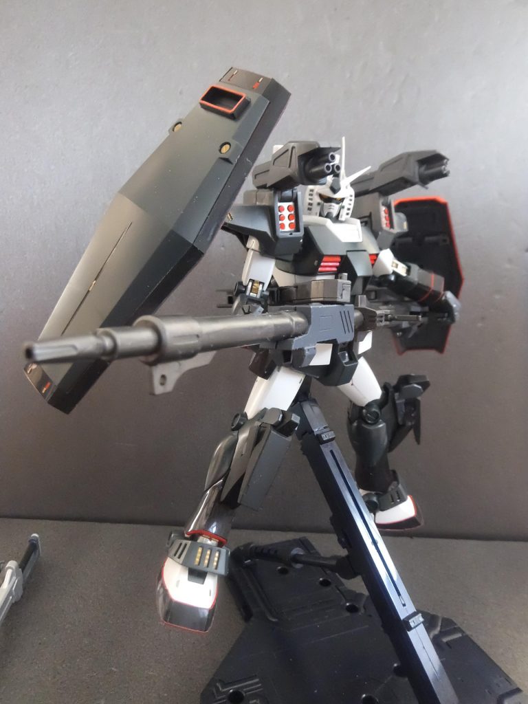 膝のパーツはヘルダイバーガンダムの部品を活かしています。