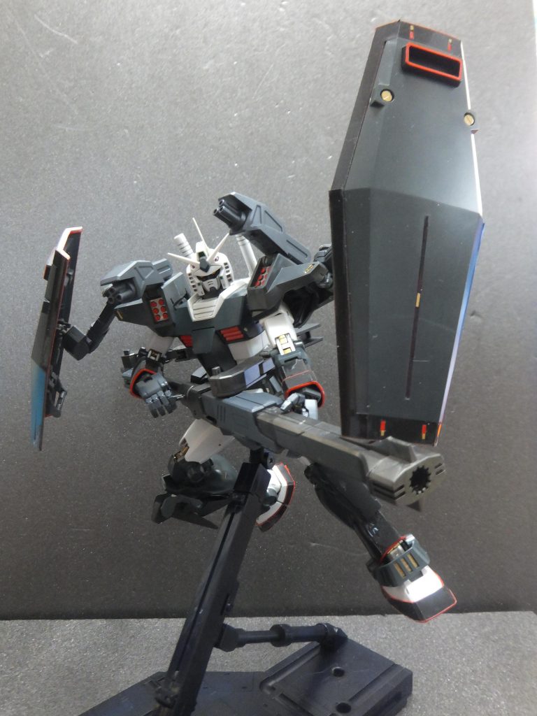 両肩のアーマーを左右(前後)を交換する事によりバスターガンダムのバルカン砲も使用可能となります!!!