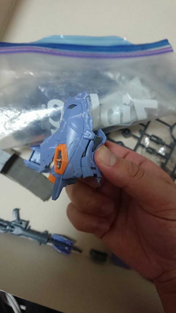 アサルトシュラウド、シールドにはラジオペンチ、リューター、鉄ヤスリでダメージを入れています。