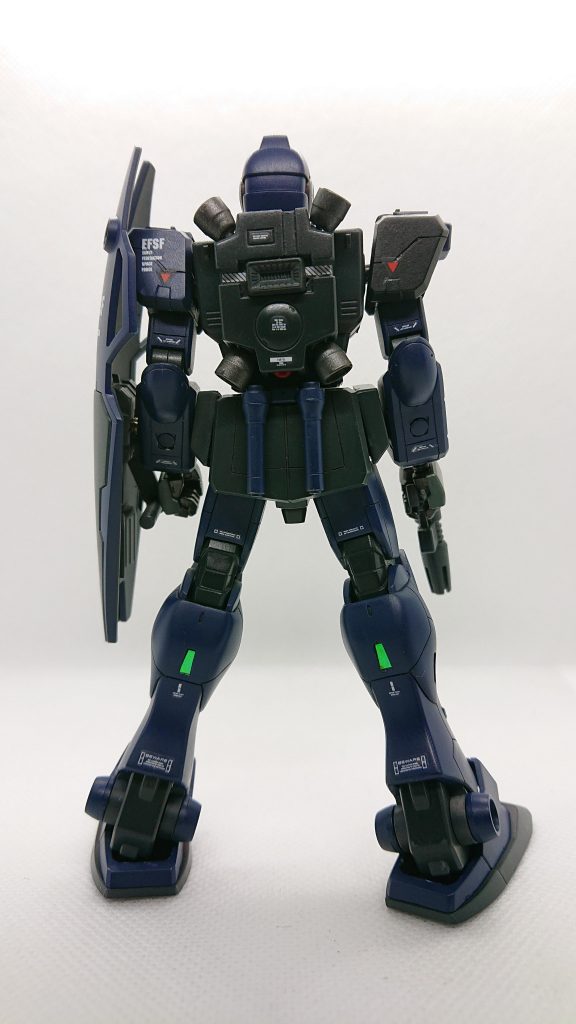 後から、バックパック中央のバーニア×2は欠損しており市販パーツで帳尻合わせしました。ちなみに武器とシールドは息子から提供を受けました。