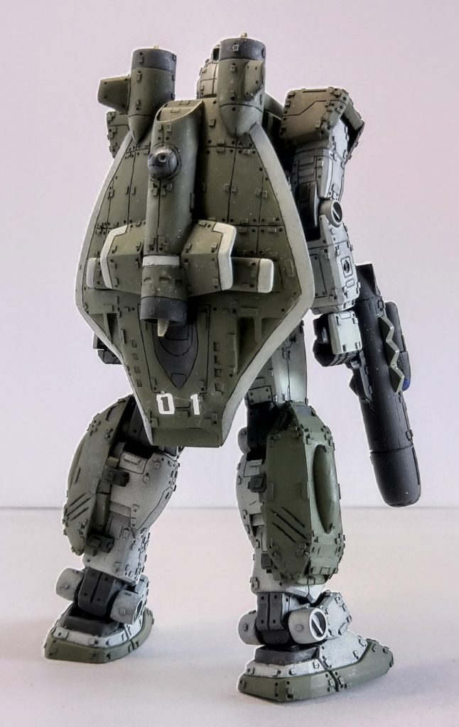 私はマイナーな機体が大好物なので、このジムスループを作りました。特徴的なバックショット!