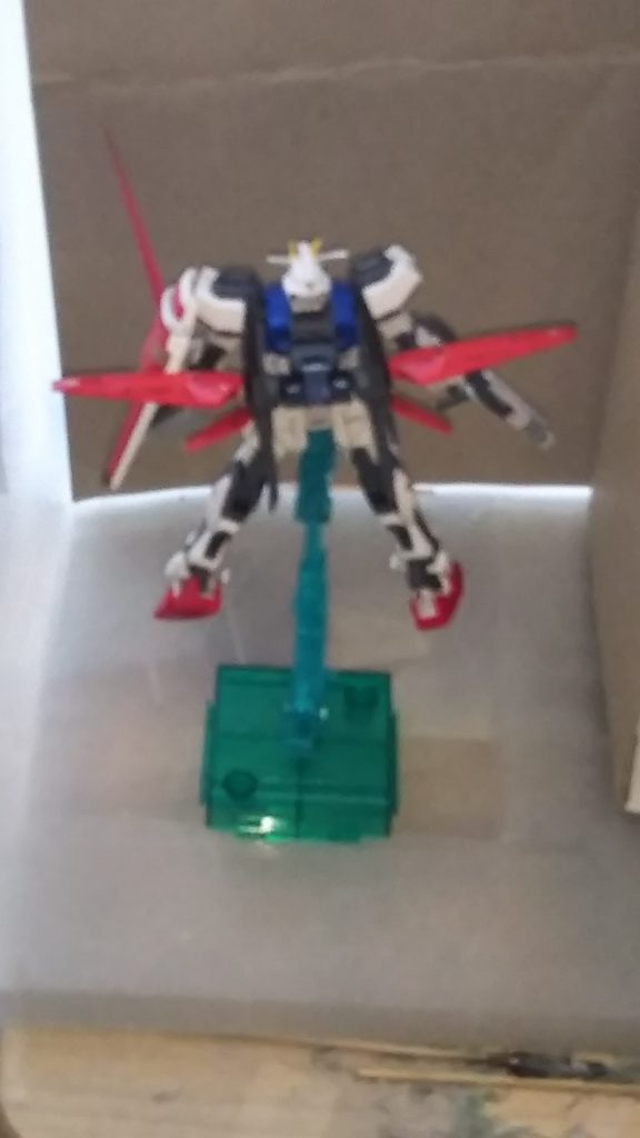 バックパックは、エールストライカーの色をイメージしました