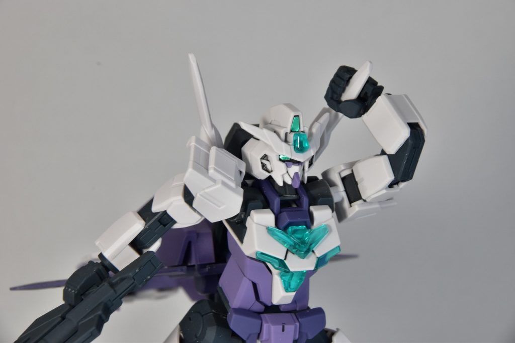 ポージングしやすいのでサーベル抜刀シーンまで構えられる