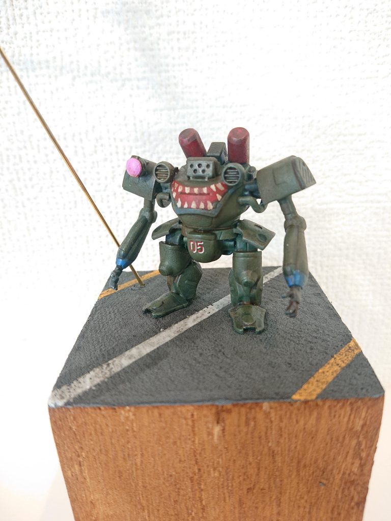 ドラケンEのアップ。このライトのとこが目っぽいな…と思った時、既に行動は完了してたんだぜ。リーア軍に民衆からクレームが来そうな見た目…ガラ悪そうだし😅どうみても悪い奴が使うロボットですよ。