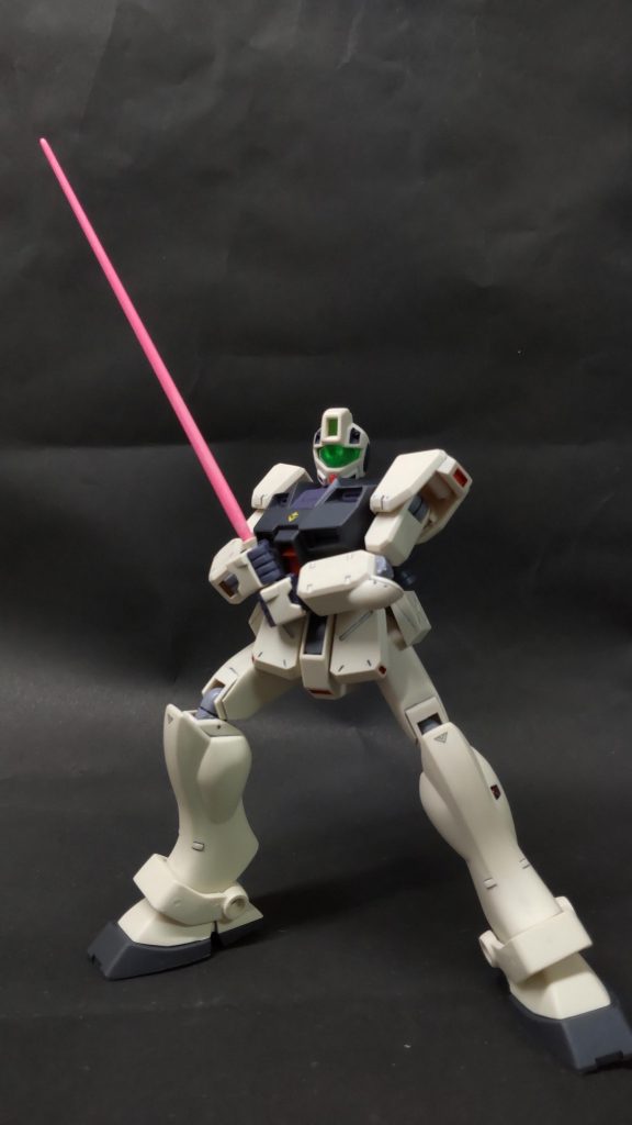 キット付属のサーベル。こちらもガンダムマーカーです。