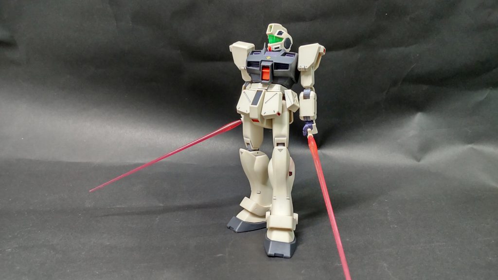 腰につけているダボ付きのサーベルの方も穴を開けてエフェクトをつけられるようにしました。