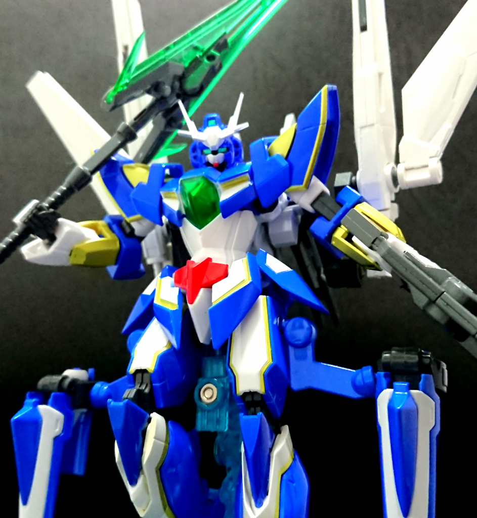 お気に入りのポーズ。青に金のライン取り塗装にも大分慣れました。地味にパテ埋めの練習もしたので、今後もいろいろ試していきたいです