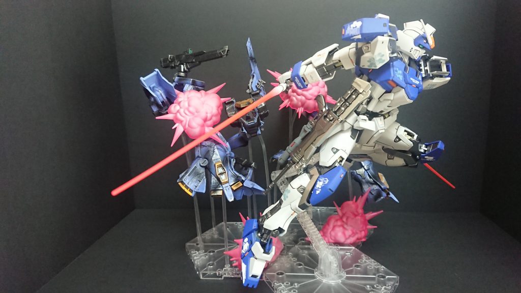 肩、膝、足に採用したアシタのデカールもアナザーガンダムらしさを際立たせてくれるナイスアイテムです。