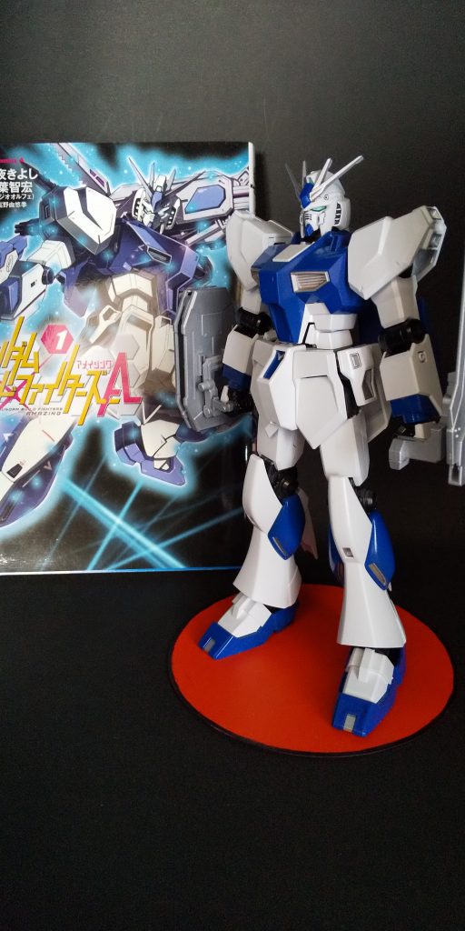 原作の隣に置いてみましたアニメ、ビルドファイターズの前日譚三代目メイジン・カワグチことユウキ・タツヤの物語であるアメイジングコミック表紙を参考に塗装 