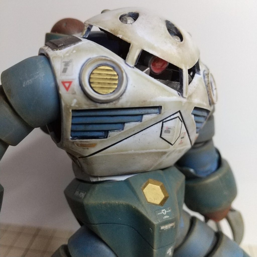 モノアイはザク・マシンガンのスコープです。