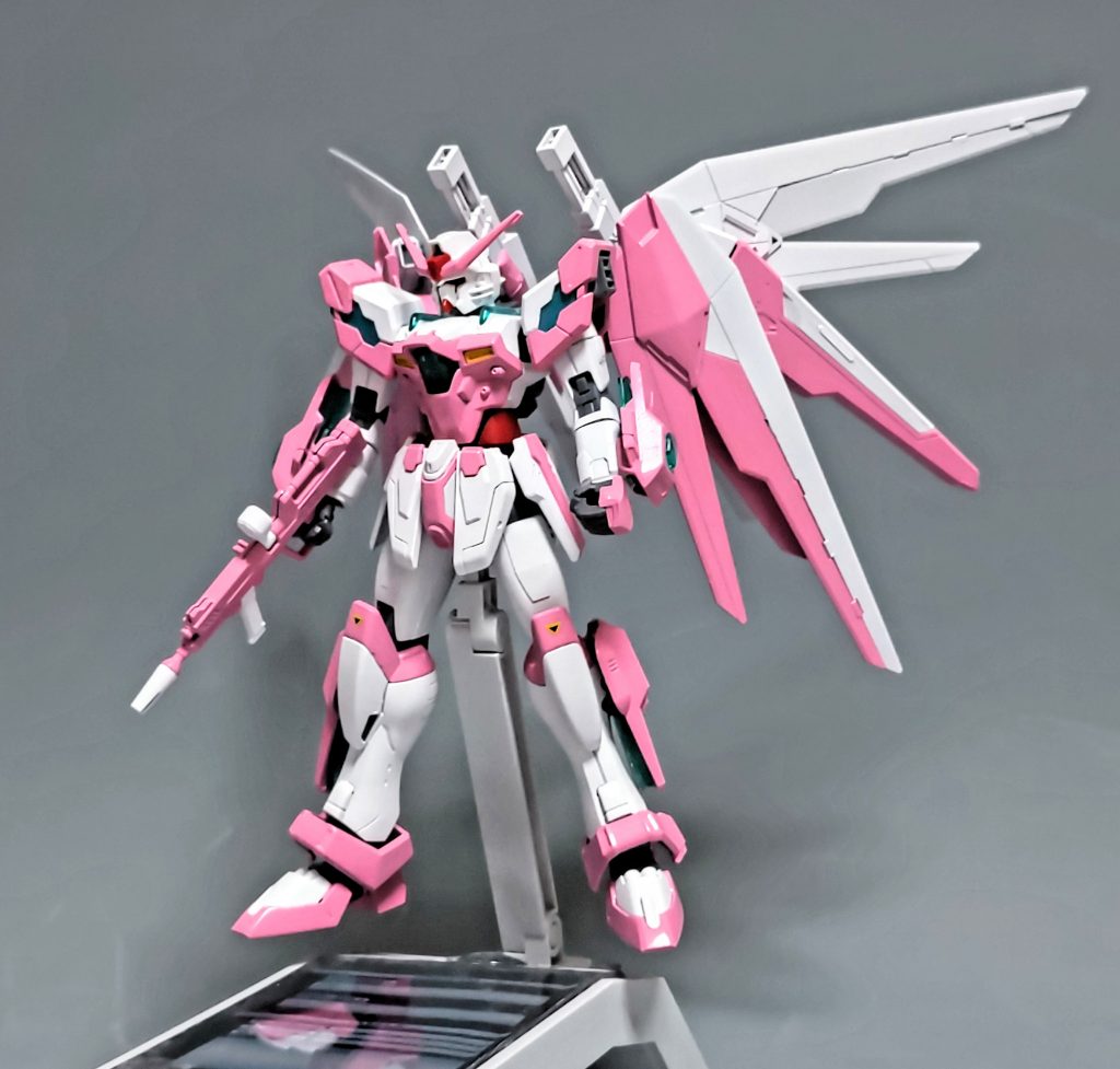 素体のヘリオスがカッコいいのでどんなカラーリングにしても似合いそうですね。赤黒灰でカラーリングすれば更にカッコいいかも？次の再販が待ち遠しいです🤤