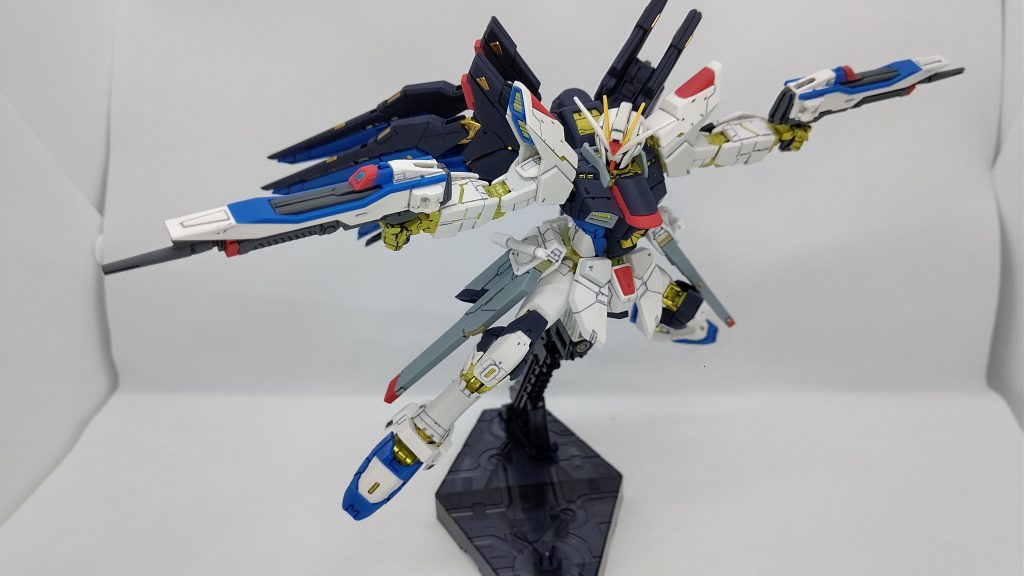 OPの次々に行動不能にしていくところですね。タイトルロゴのポーズより動きがあってこっちのが好きだったりしますw