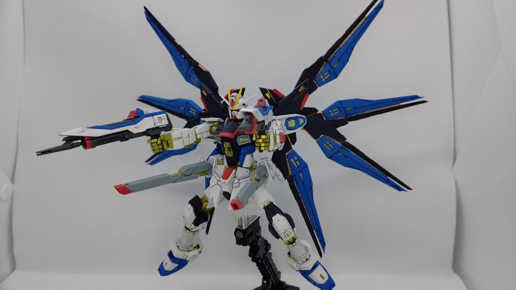 ハイマットフルバースト。こっちだとカリドゥス複相ビーム砲に動きがない為派手さがないのが個人的にはさみしい………