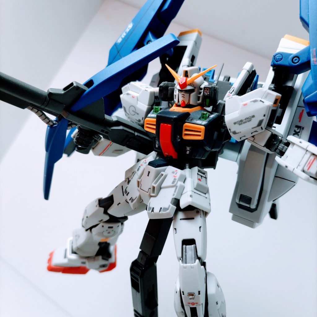 マークⅡとGディフェンサーの専用ジョイント付属してますので特に加工しなくても、合体可能。ZガンダムOP 2 水の星に愛をこめての「もう〜なかな〜いで〜」のシーンの登場がループしてます。マークⅡ単体は後日アップします。