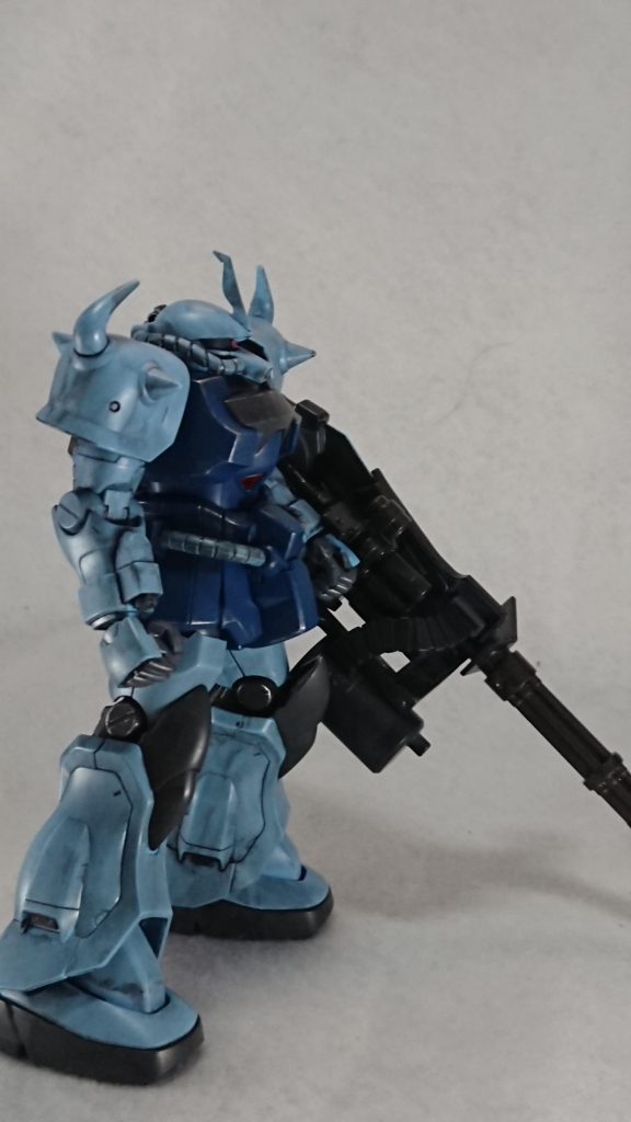 基本は成形色のまま。武装、関節、バーニア部などは一部塗装。全体はウォッシングとドライブラシで。