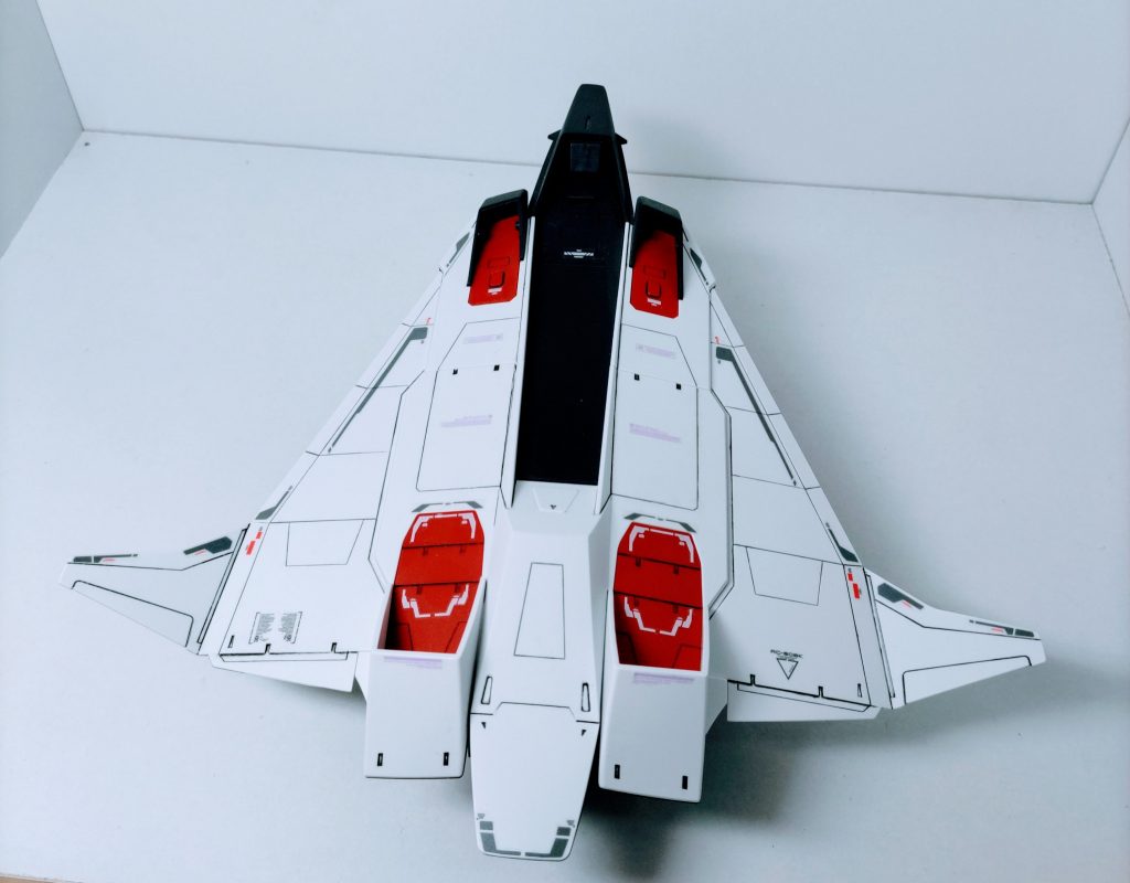 まずはフライングアーマーこちらは航空機並のスジ彫りがはいっていたためにスミ入れ、付属のデカール貼ったのちにトップコートで終了